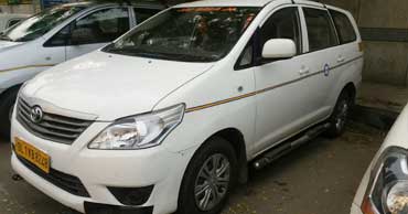 7-seater toyota innova car